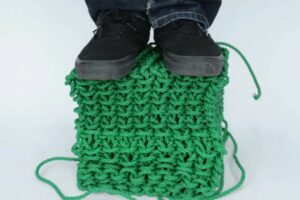 Solid Knitting:  Maschine zum Herstellen massiv gestrickter 3D-Körper